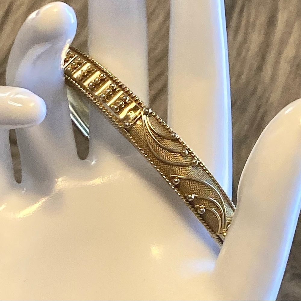 VINTAGE Gorgeous Gold Tone Embellished Bangle Bracelet